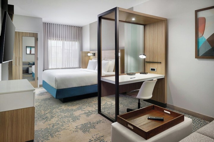 Room 6 of 17