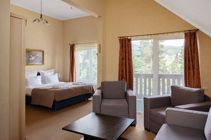 Room 104 of 262