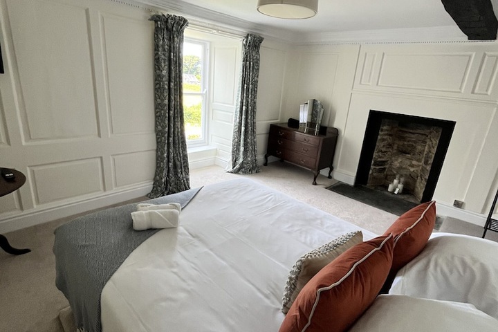 Room 35 of 111