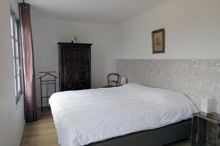 Room 4 of 43