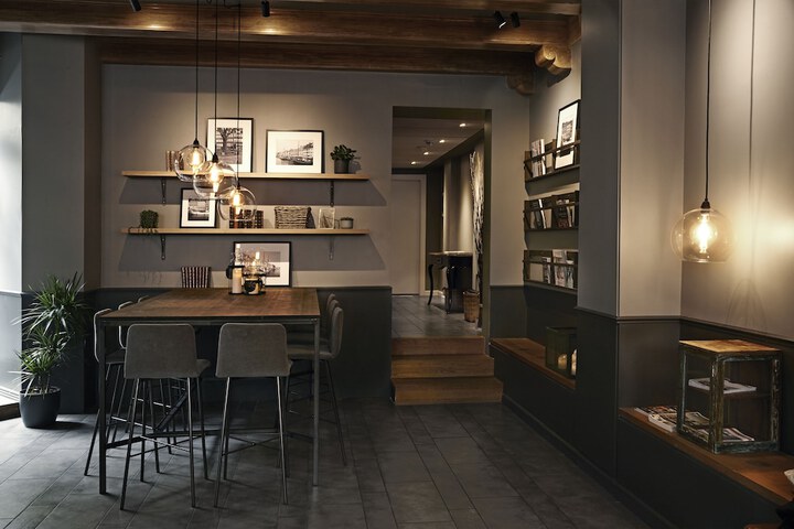Guest Lobby