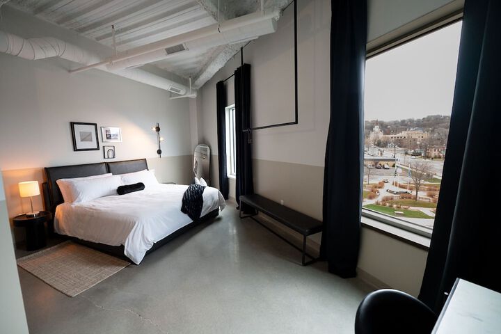 1 King Bed (8 of 19)