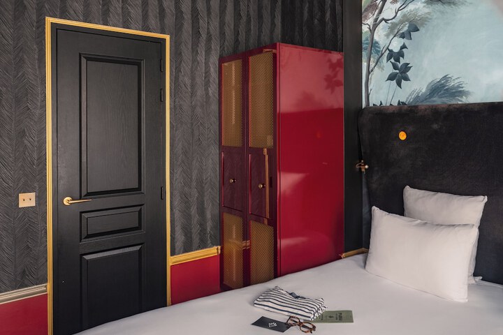 Room 31 of 64