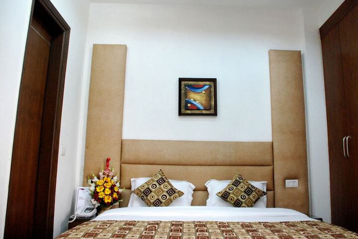 Room 5 of 20
