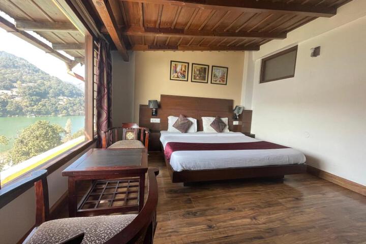 Hotel Lake & Woods Nainital