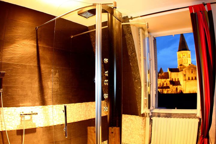 Room 46 of 118