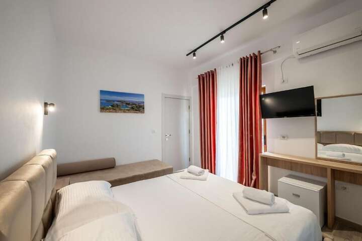 Room 63 of 163