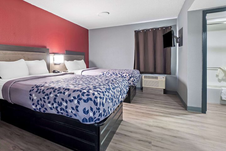 2 Queen Beds (6 of 28)