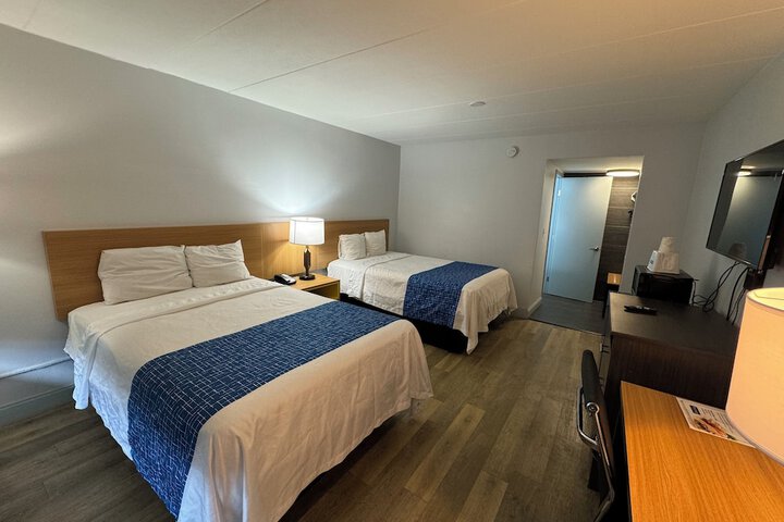 2 Double Beds (13 of 18)