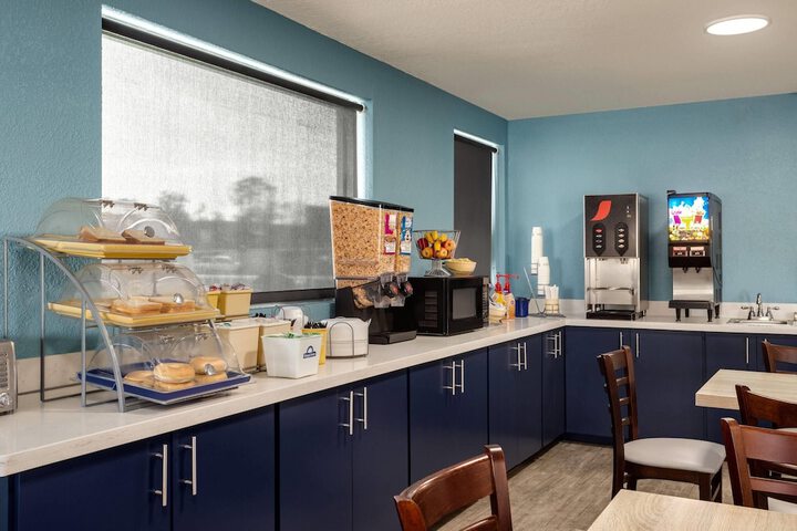 Breakfast/Coffee Service 63 of 75