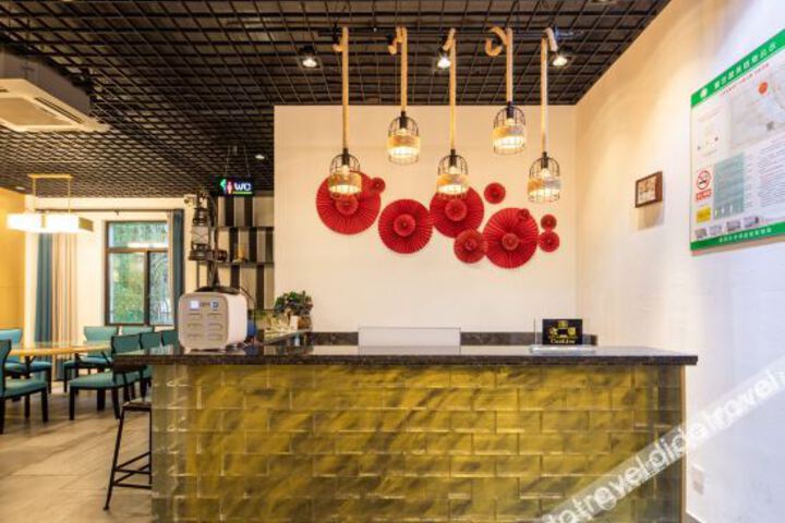 Room 2 of 40