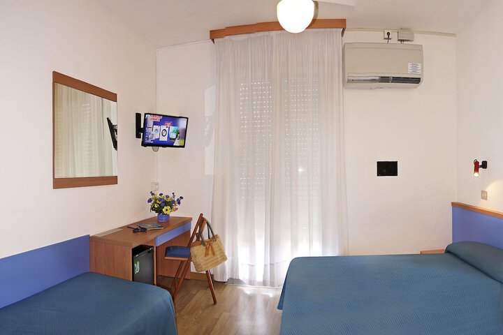 Room 10 of 34