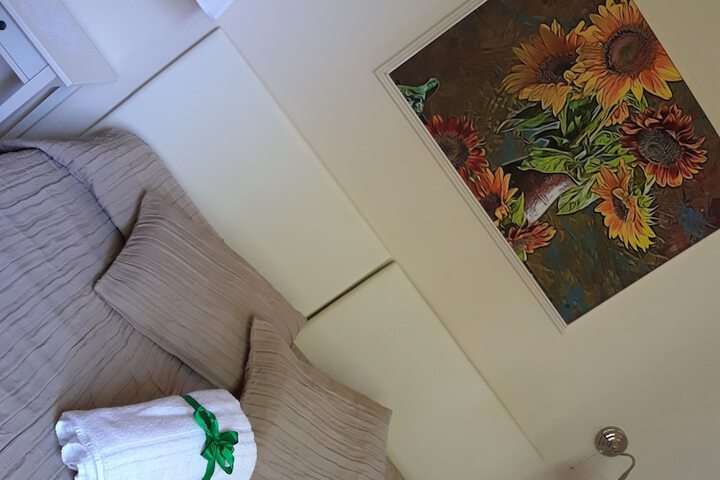 Room 12 of 103