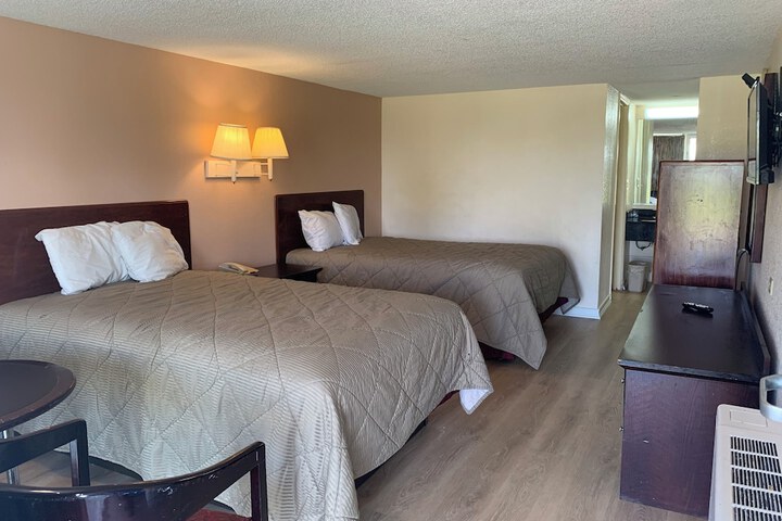 2 Double Beds (3 of 8)