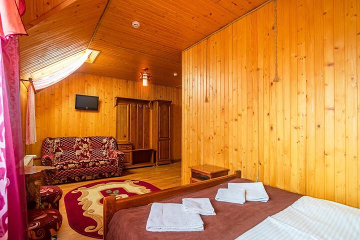 Room 5 of 76