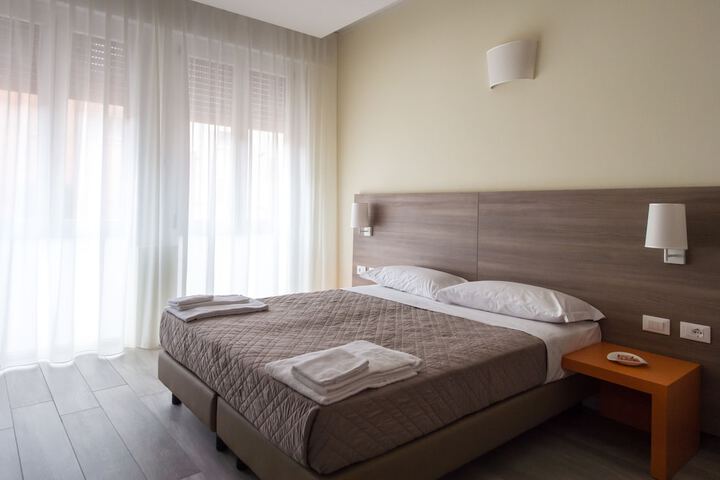 Room 2 of 34