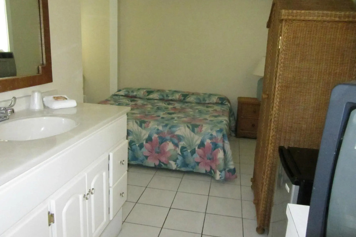 Room 7 of 10