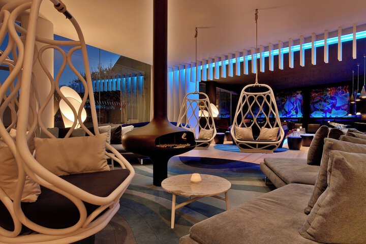 Lounge 178 of 246