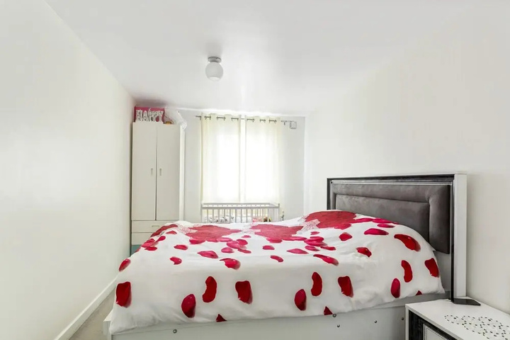 Room 5 of 10