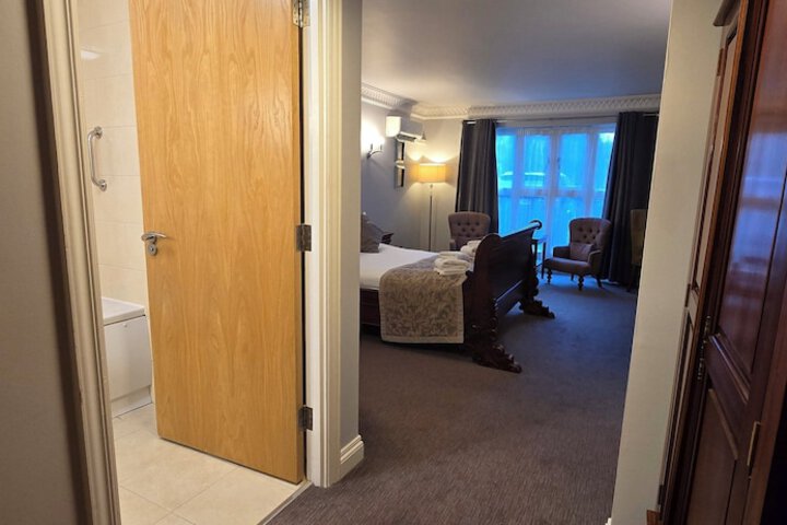 Room 51 of 137