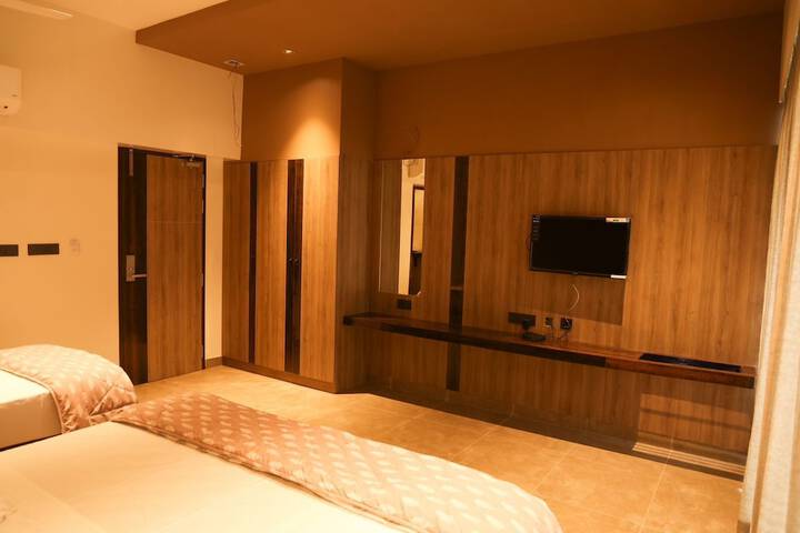 Room 4 of 19