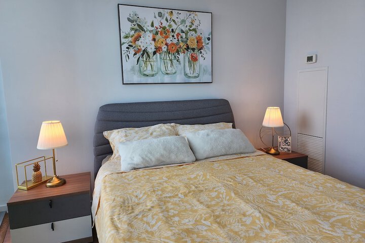 Room 9 of 90