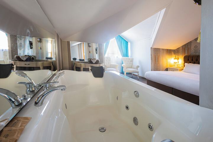 Jetted tub
