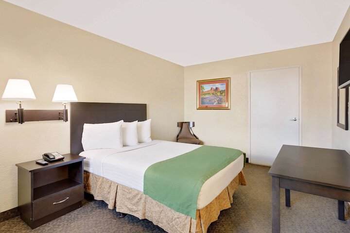 Room 17 of 26