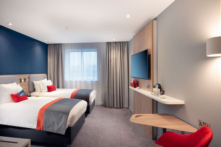 Room 12 of 37