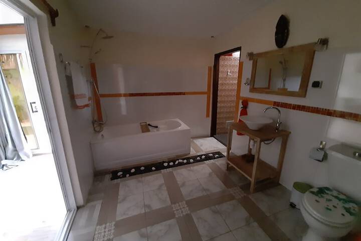 Room 17 of 33