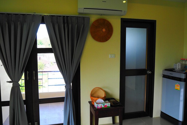 Room 6 of 99