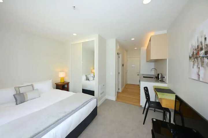 Room 10 of 141
