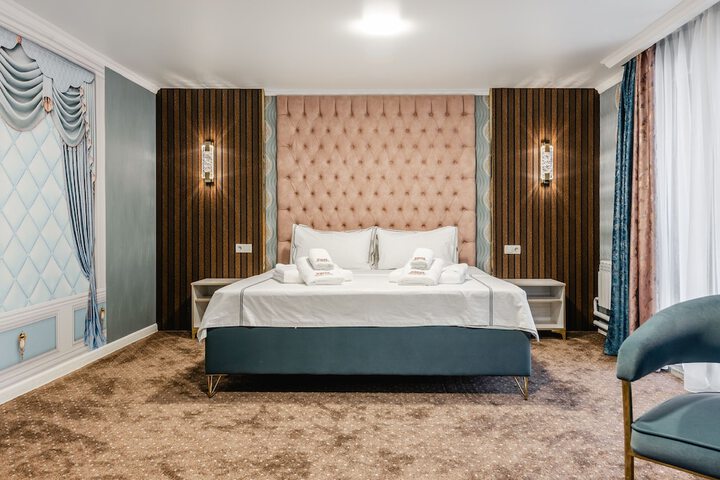 Room 9 of 20