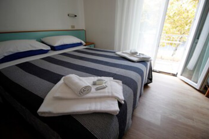 Room 5 of 23
