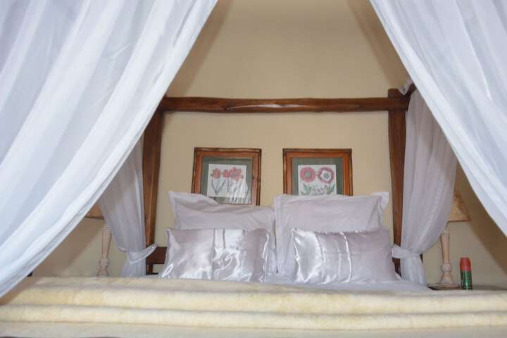 Room 9 of 80