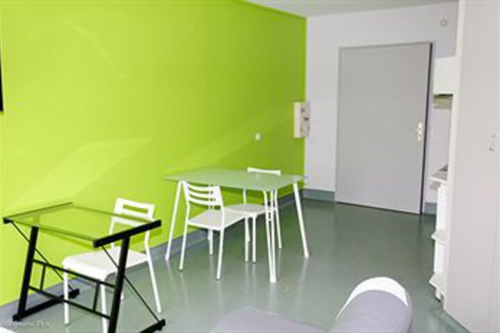 Room 11 of 17