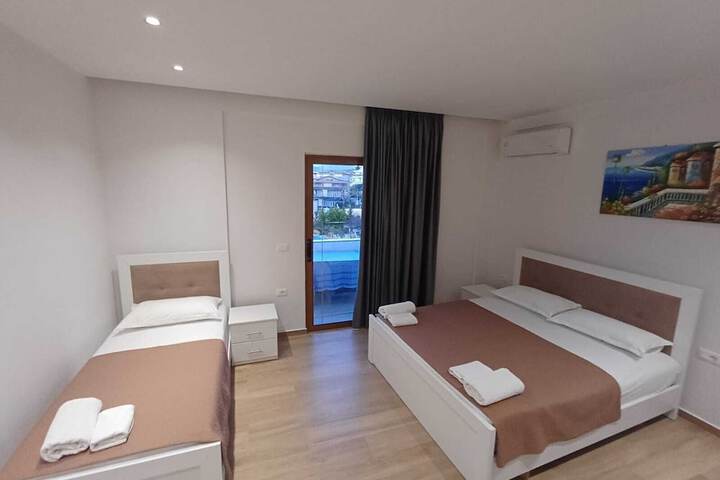 Room 33 of 65