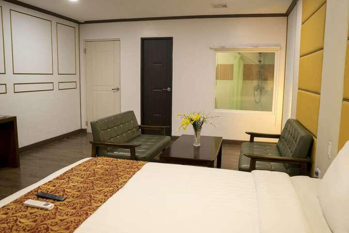 Room 42 of 98