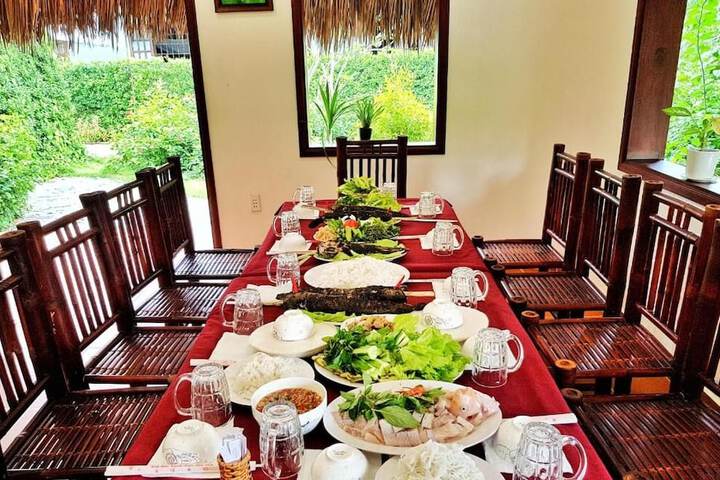 Dining 36 of 53