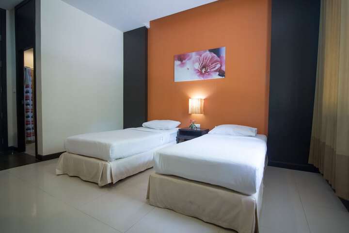Room 12 of 37