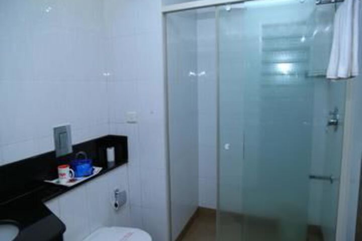 Room 6 of 30