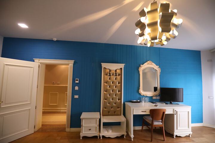 Room 9 of 86