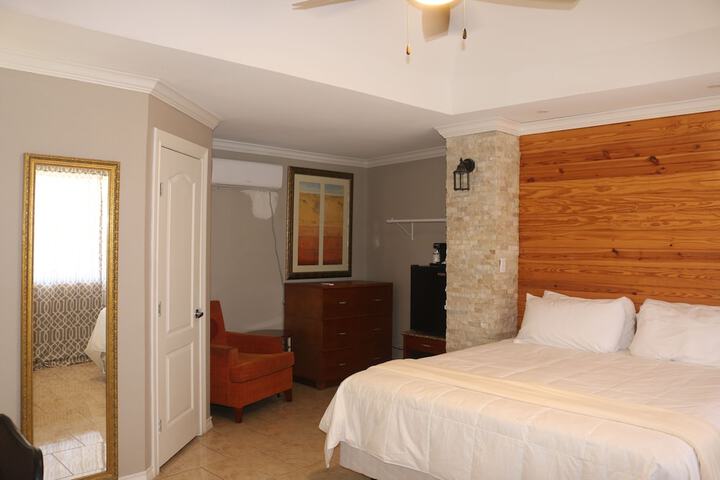 Room 9 of 16