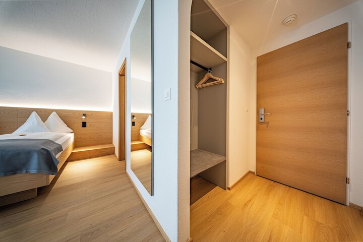Room 16 of 74