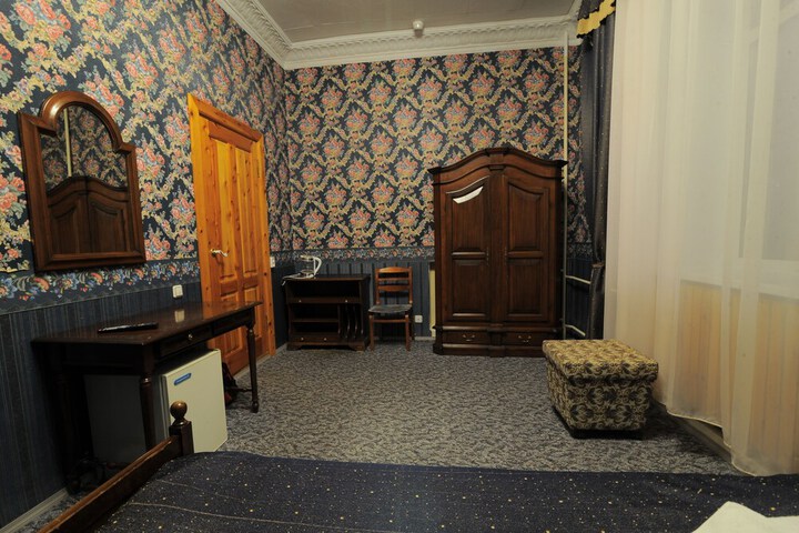 Room 17 of 100