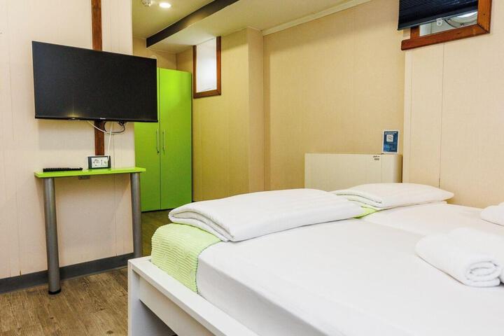 Room 133 of 146