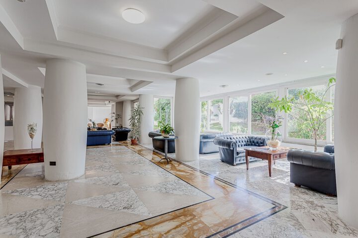 Guest Lobby