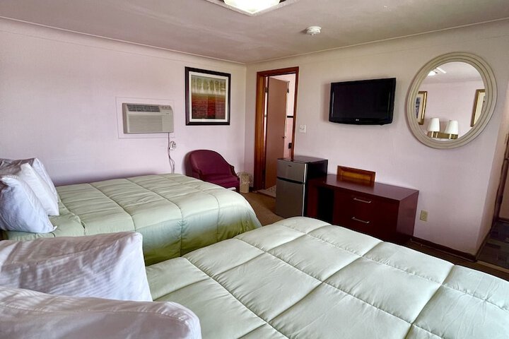 2 Double Beds (13 of 16)