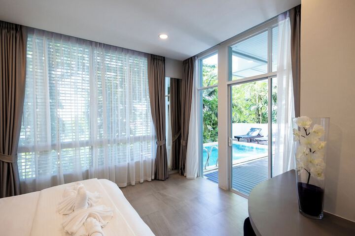 Room 28 of 213