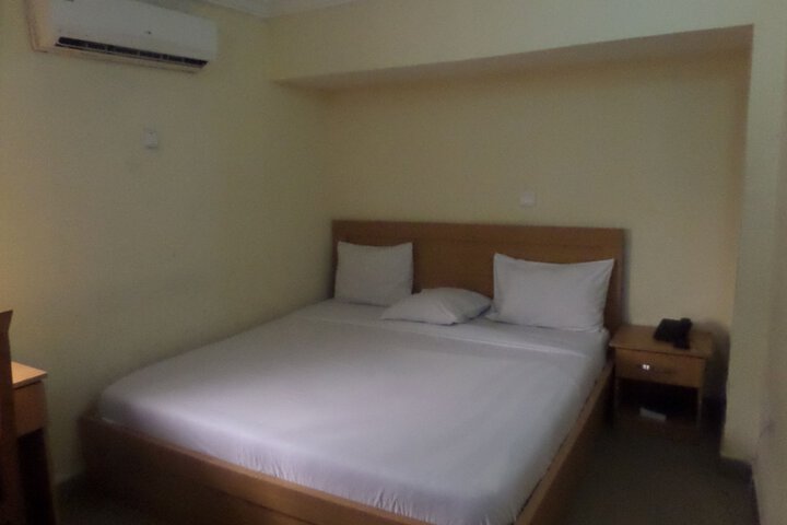 Room 4 of 14